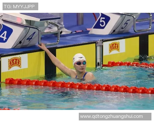 游泳运动员的突破与坚持：从训练到赛场的全方位成长与挑战